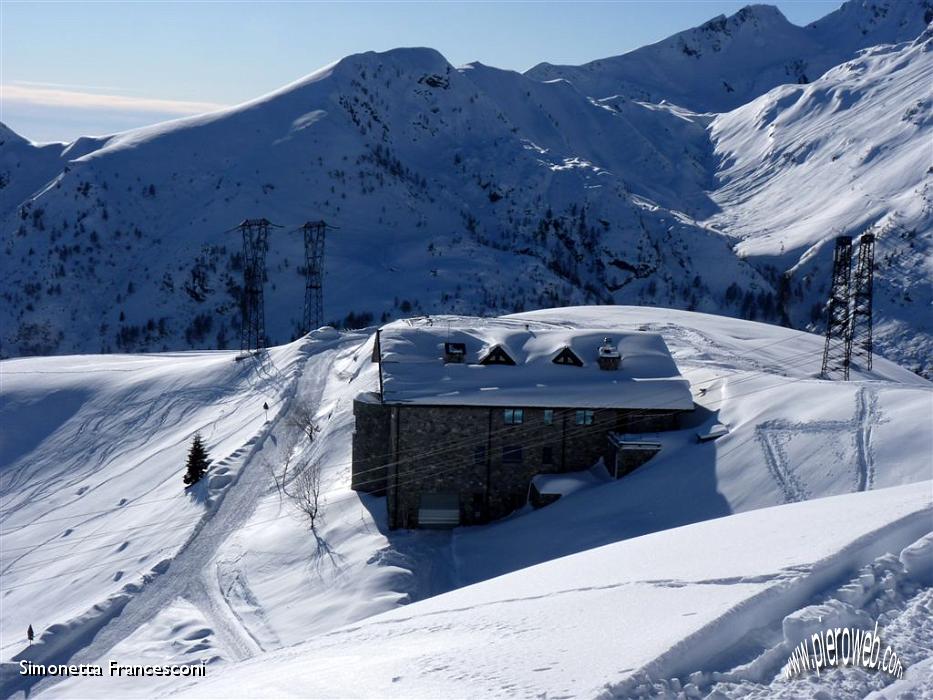 24 IL RIFUGIO DALL'ALTO.JPG